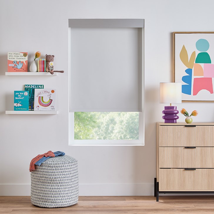 Color: Splendor Oyster SPB04; Headrail: 4 Inch Square Aluminum Fascia in the Anodized Aluminum Color; Bottom Rail: Heat Sealed