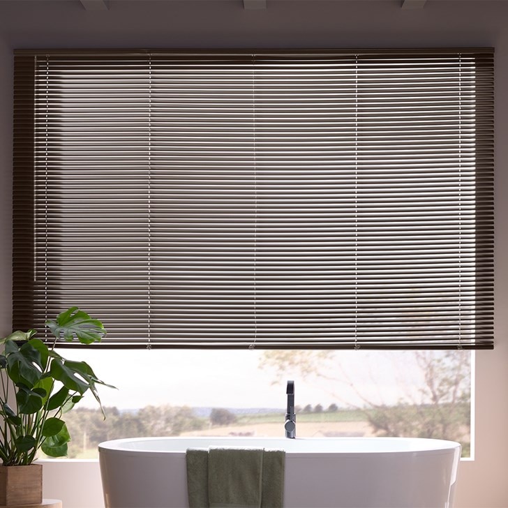 Color: Dark Chocolate 662