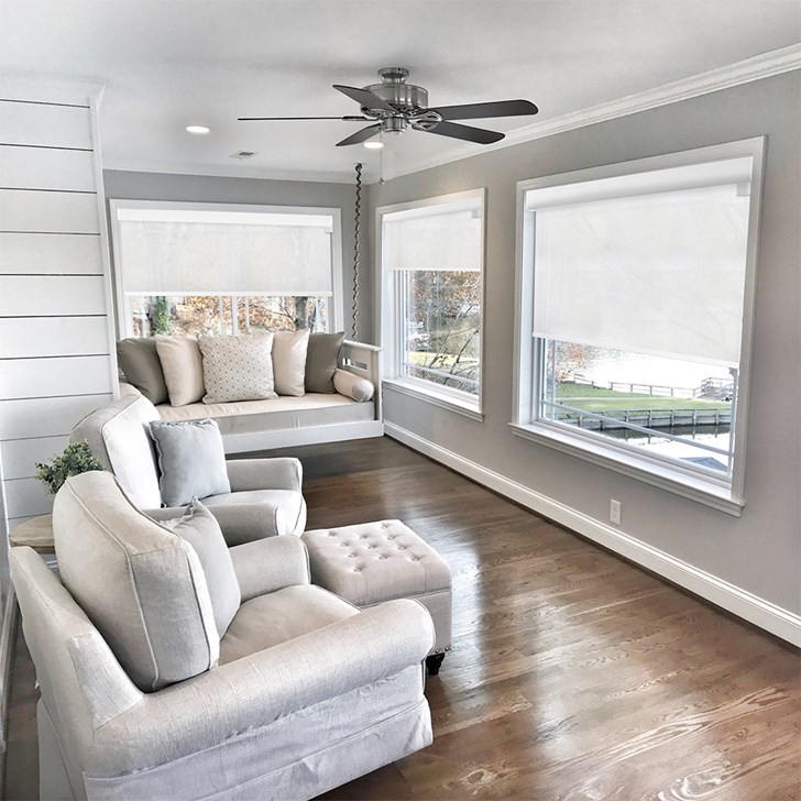 Color: Sunroom Sonoma 3% Pure White; Lift: Motorized