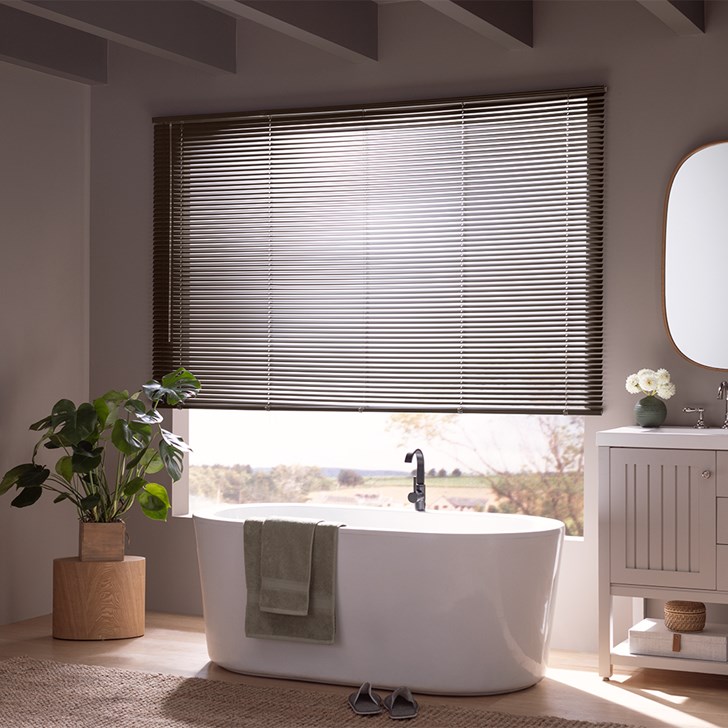 Color: Dark Chocolate 662