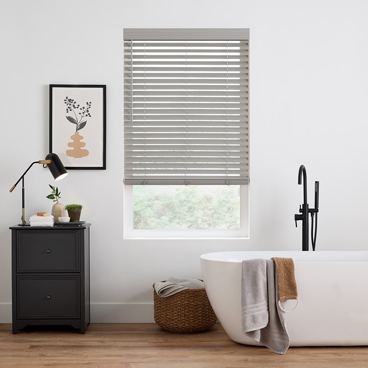 Color: Smooth Silver Ash 180; Headrail: Modern Valance
